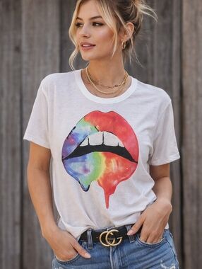 Chaser Dripping Rainbow Lips Graphic Tee Soft Vintage Style Size Large